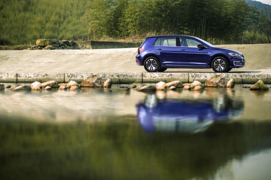  Volkswagen e-Golf (Typ 5G) 2019 года  (CN) (фото 8 из 35)